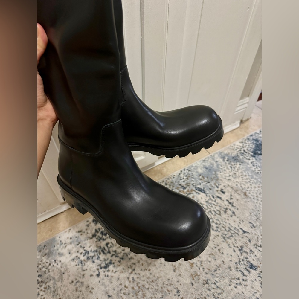 Bottega Veneta
Strut Leather Boots